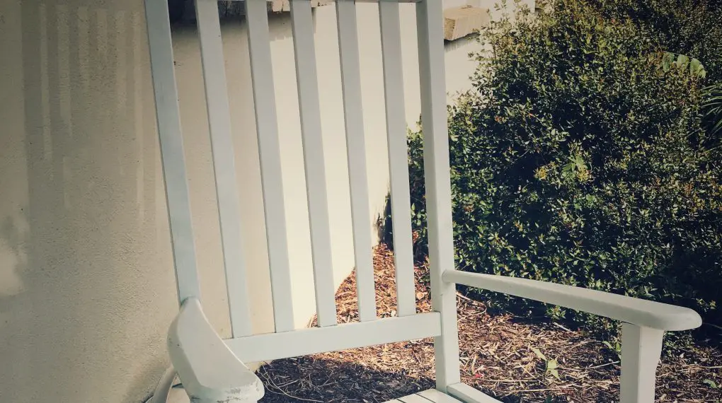 How to Sand Spindles on Chairs