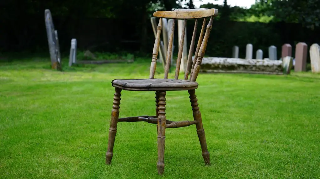 How to Sand Furniture Legs