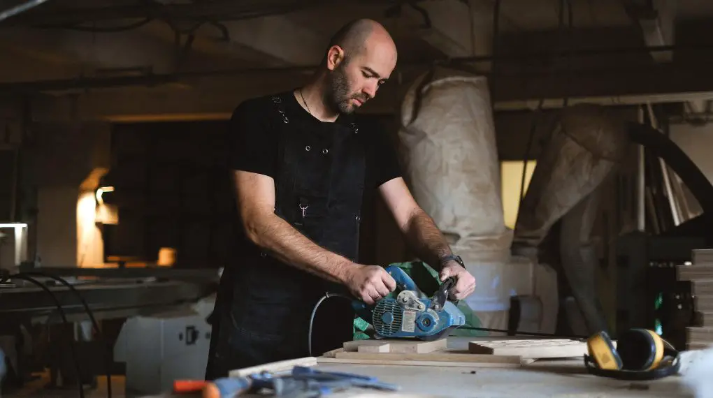 Sanding Veneer Furniture